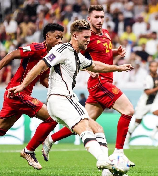 冲回畅销榜17，上线1月，到底哪些玩家还在玩《无限暖暖》？