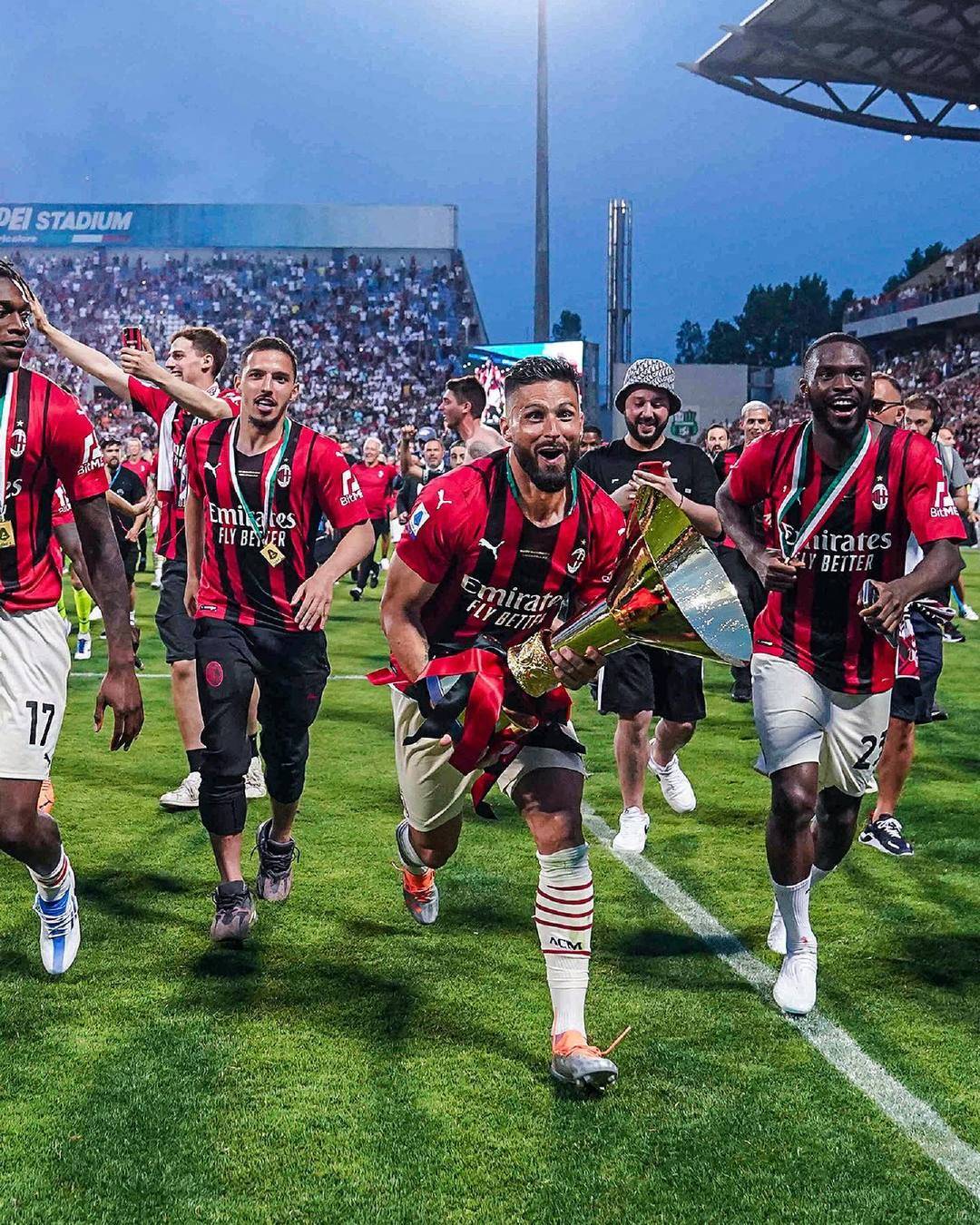 裁判受伤，NBA资深裁判比尔·肯尼迪比赛后腿筋受伤，无限期休战