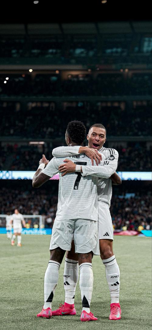 意甲-莱奥制胜球 米兰1-0客胜卡利亚里暂登顶 [意甲AC米兰]